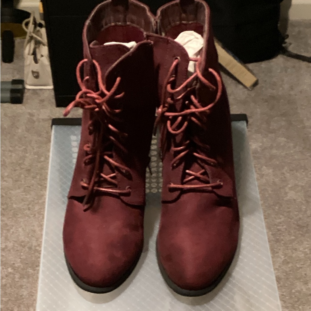 Elegant Burgundy Lace-Up Heeled Boots - Picture 3 of 4